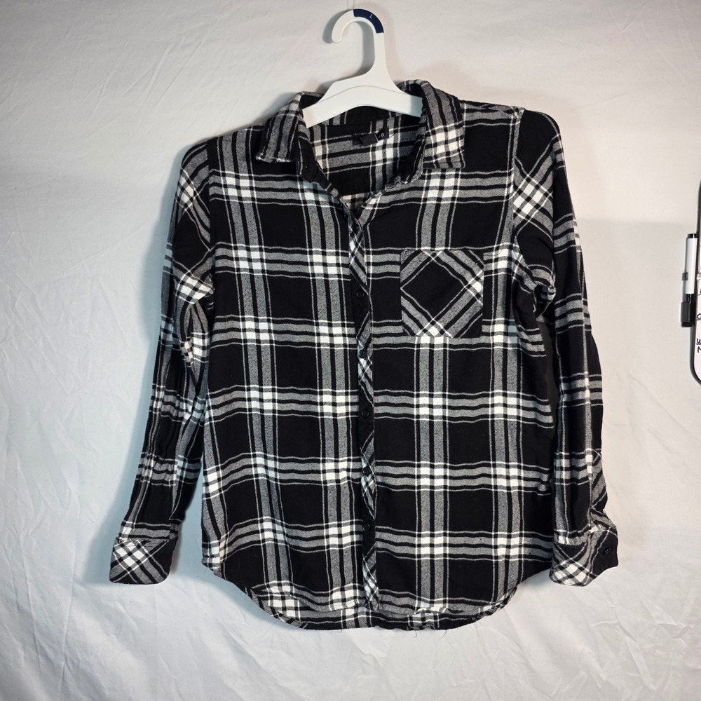 Well Worn Plaid Button Down Shirt Womens XS Black White Excellent Flannel Style